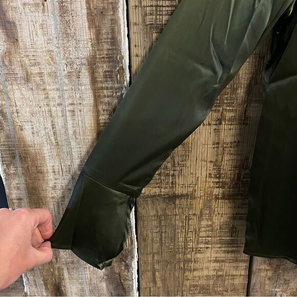 NWT Remi x Revolve Serena button up satin shirt olive green blouse Plus 0X - Picture 8 of 12